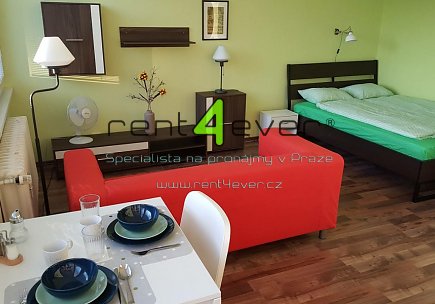 Pronájem bytu, Karlín, Nekvasilova, byt 1+kk, 30 m2, po rekonstrukci, výtah, kompletně zařízený, Rent4Ever.cz