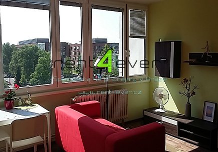 Pronájem bytu, Karlín, Nekvasilova, byt 1+kk, 30 m2, po rekonstrukci, výtah, kompletně zařízený, Rent4Ever.cz
