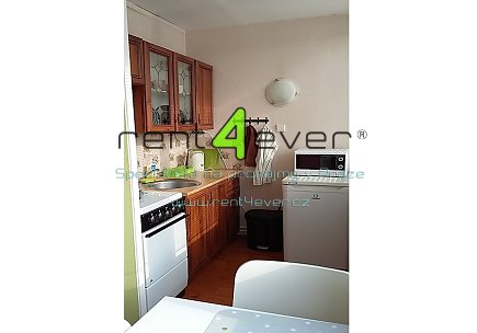 Pronájem bytu, Karlín, Nekvasilova, byt 1+kk, 30 m2, po rekonstrukci, výtah, kompletně zařízený, Rent4Ever.cz