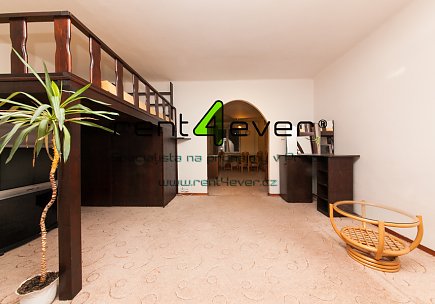 Pronájem bytu, Záběhlice, Hlavní, 2+kk, 53 m2, cihla, lodžie, výtah, vestavěné patro, nezařízený, Rent4Ever.cz