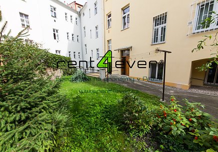 Pronájem bytu, Metro B Anděl, byt 2+1, 61 m2, cihla, sklep, nevybavený nábytkem, Rent4Ever.cz