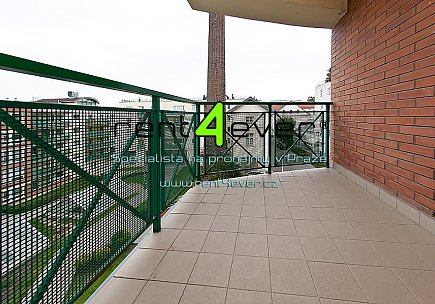 Pronájem bytu, Žižkov, V kapslovně, 4+kk, 122 m2, novostavba, 2x terasa, výtah, částečně zařízený, Rent4Ever.cz