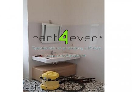 Pronájem bytu, Nové Město, Olivova, 3+1, 86 m2, cihla, po kompletní rekonstrukci, výtah, nevybavený , Rent4Ever.cz