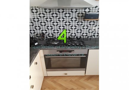 Pronájem bytu, Nové Město, Olivova, 3+1, 86 m2, cihla, po kompletní rekonstrukci, výtah, nevybavený , Rent4Ever.cz