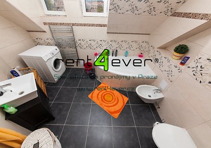 Pronájem bytu, Smíchov, Na Doubkové, 1+1, 63 m2, cihla, zahrada, garáž, nezařízený, Rent4Ever.cz