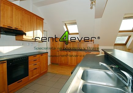 Pronájem bytu, Nusle, Svatoslavova, mezonetový 6+kk, 354 m2, cihla, balkon, 2x terasa, nezařízený, Rent4Ever.cz