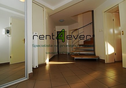Pronájem bytu, Nusle, Svatoslavova, mezonetový 6+kk, 354 m2, cihla, balkon, 2x terasa, nezařízený, Rent4Ever.cz