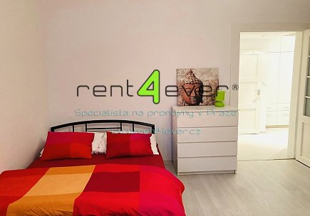 Pronájem bytu, Vršovice, Slovinská, 1+kk, 30 m2, cihla, výtah, pračka, lednice, zařízený, Rent4Ever.cz