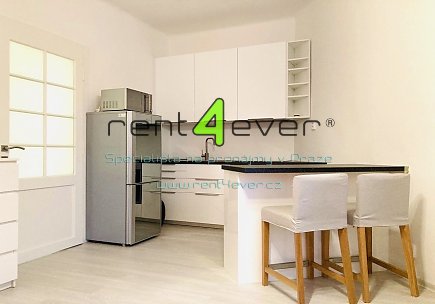 Pronájem bytu, Vršovice, Slovinská, 1+kk, 30 m2, cihla, výtah, pračka, lednice, zařízený, Rent4Ever.cz
