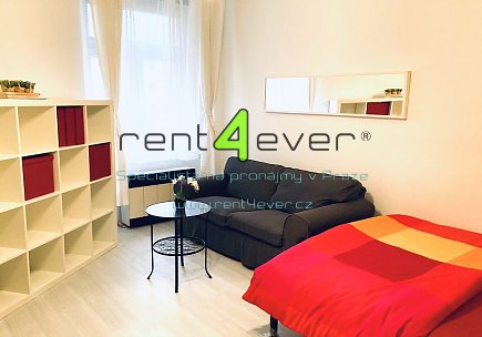 Pronájem bytu, Vršovice, Slovinská, 1+kk, 30 m2, cihla, výtah, pračka, lednice, zařízený, Rent4Ever.cz