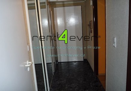 Pronájem bytu, Metro B Křižíkova, Pernerova, 2+kk, 50 m2, cihla, sklep, lednice, nezařízený, Rent4Ever.cz