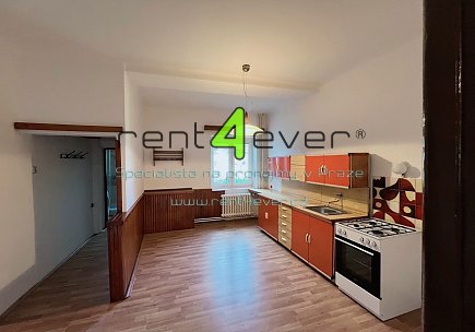 Pronájem bytu, Hlubočepy, Chotečská, 1+1 v RD, 45 m2, po rekonstrukci, částečně zařízený nábytkem, Rent4Ever.cz