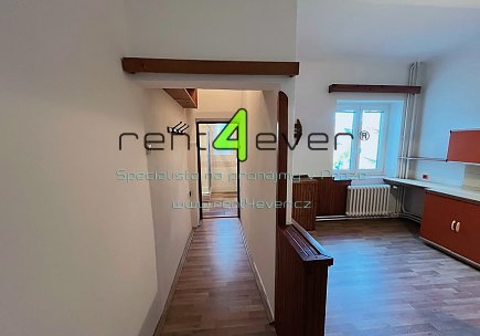 Pronájem bytu, Hlubočepy, Chotečská, 1+1 v RD, 45 m2, po rekonstrukci, částečně zařízený nábytkem, Rent4Ever.cz
