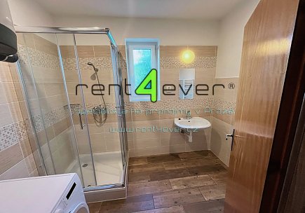 Pronájem bytu, Hlubočepy, Chotečská, 1+1 v RD, 45 m2, po rekonstrukci, částečně zařízený nábytkem, Rent4Ever.cz