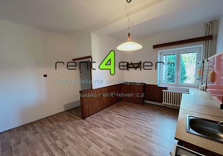 Pronájem bytu, Hlubočepy, Chotečská, 1+1 v RD, 45 m2, po rekonstrukci, částečně zařízený nábytkem, Rent4Ever.cz