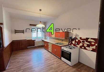 Pronájem bytu, Hlubočepy, Chotečská, 1+1 v RD, 45 m2, po rekonstrukci, částečně zařízený nábytkem, Rent4Ever.cz