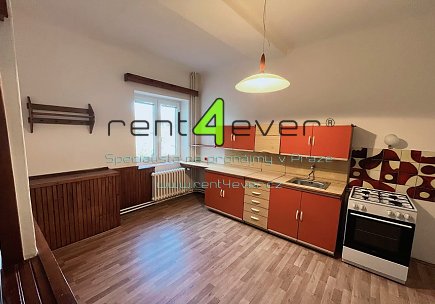 Pronájem bytu, Hlubočepy, Chotečská, 1+1 v RD, 45 m2, po rekonstrukci, částečně zařízený nábytkem, Rent4Ever.cz