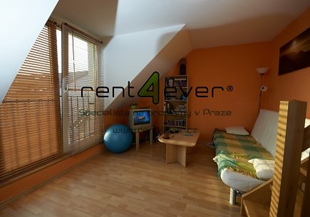 Pronájem bytu, Šestajovice, Komenského, mezonet, 2+kk, 44 m2, novostavba, částečně zařízený, Rent4Ever.cz