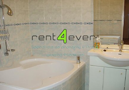 Pronájem bytu, Metro B Vysočanská, byt 2+kk, 56 m2, cihla, komora, výtah, vybavený nábytkem, Rent4Ever.cz