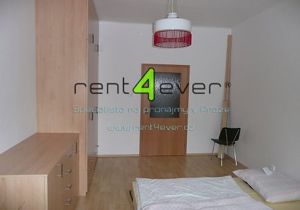 Pronájem bytu, Strašnice, V olšinách, byt 2+kk, 46 m2, cihla, společný balkon, částečně vybavený , Rent4Ever.cz