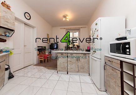 Pronájem bytu, Košíře, Brožíkova, 2+1, 70 m2, lodžie, sklep, komora, nezařízený, Rent4Ever.cz