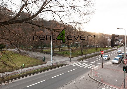 Pronájem bytu, Košíře, Brožíkova, 2+1, 70 m2, lodžie, sklep, komora, nezařízený, Rent4Ever.cz