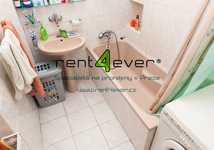 Pronájem bytu, Košíře, Brožíkova, 2+1, 70 m2, lodžie, sklep, komora, nezařízený, Rent4Ever.cz