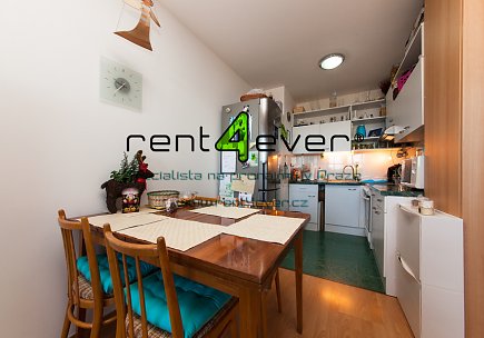 Pronájem bytu, Žižkov, Nad Ohradou, mezonet 2+kk, výtah, bezbariérový, částečně zařízený, Rent4Ever.cz