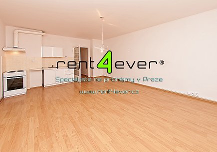 Pronájem bytu, Strašnice, V předpolí, 1+kk, 35 m2, cihla, po rekonstrukci, nezařízený, Rent4Ever.cz