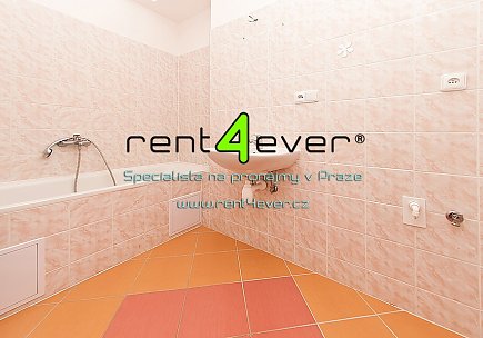 Pronájem bytu, Strašnice, V předpolí, 1+kk, 35 m2, cihla, po rekonstrukci, nezařízený, Rent4Ever.cz