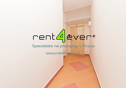 Pronájem bytu, Strašnice, V předpolí, 1+kk, 35 m2, cihla, po rekonstrukci, nezařízený, Rent4Ever.cz