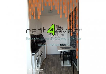 Pronájem bytu, Stodůlky, Petržílkova, byt 1+kk, 36 m2, sklep, výtah, vybavený nábytkem, Rent4Ever.cz