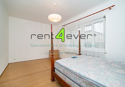 Pronájem bytu, Radlice, Na Vysoké II, byt 1+1 v RD, 49 m2, zahrada, částečně zařízený, Rent4Ever.cz