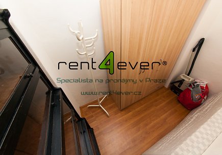 Pronájem bytu, Staré Město, Karlova, byt 2+1, 51 m2, cihla, pavlač, šatna, nevybavený nábytkem, Rent4Ever.cz