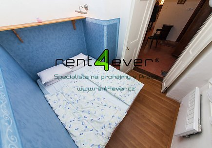 Pronájem bytu, Staré Město, Karlova, byt 2+1, 51 m2, cihla, pavlač, šatna, nevybavený nábytkem, Rent4Ever.cz