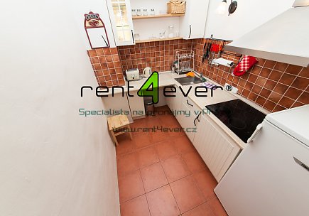 Pronájem bytu, Staré Město, Karlova, byt 2+1, 51 m2, cihla, pavlač, šatna, nevybavený nábytkem, Rent4Ever.cz