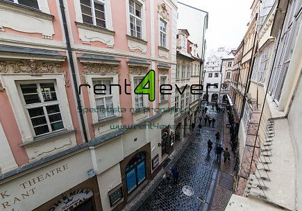 Pronájem bytu, Staré Město, Karlova, byt 2+1, 51 m2, cihla, pavlač, šatna, nevybavený nábytkem, Rent4Ever.cz