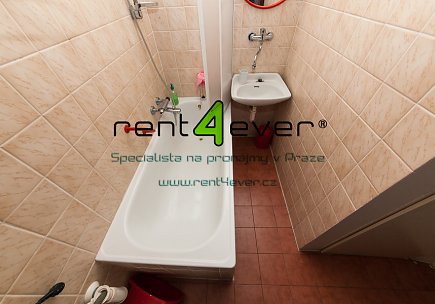 Pronájem bytu, Staré Město, Karlova, byt 2+1, 51 m2, cihla, pavlač, šatna, nevybavený nábytkem, Rent4Ever.cz