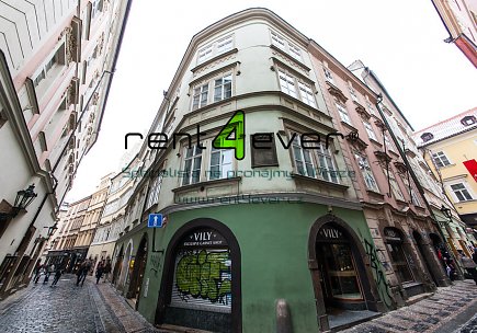 Pronájem bytu, Staré Město, Karlova, byt 2+1, 51 m2, cihla, pavlač, šatna, nevybavený nábytkem, Rent4Ever.cz