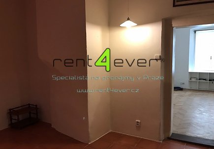 Pronájem bytu, Staré Město, Karlova, byt 2+1, 51 m2, cihla, pavlač, šatna, nevybavený nábytkem, Rent4Ever.cz