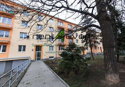 Pronájem bytu, Záběhlice, Púchovská, 2+1, 54 m2, cihla, balkon, sklep, částečně zařízený, Rent4Ever.cz