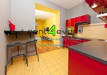 Pronájem bytu, Smíchov, Grafická, 1+kk, 39 m2, cihla, sklep, komora, výtah, zařízený, Rent4Ever.cz
