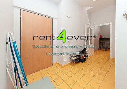 Pronájem bytu, Smíchov, Grafická, 1+kk, 39 m2, cihla, sklep, komora, výtah, zařízený, Rent4Ever.cz