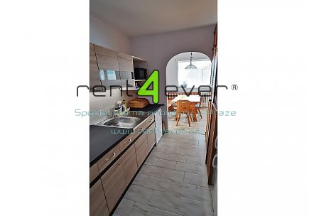 Pronájem bytu, Bohnice, Toruňská, 3+1, 80m2, po rekonstrukci, balkon, výtah, bezbariérový, zařízený, Rent4Ever.cz