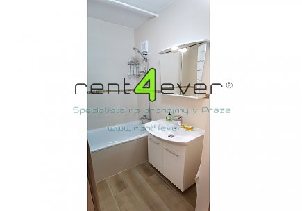 Pronájem bytu, Bohnice, Toruňská, 3+1, 80m2, po rekonstrukci, balkon, výtah, bezbariérový, zařízený, Rent4Ever.cz