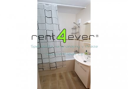 Pronájem bytu, Bohnice, Toruňská, 3+1, 80m2, po rekonstrukci, balkon, výtah, bezbariérový, zařízený, Rent4Ever.cz