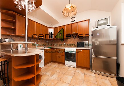Pronájem bytu, Prosek, Litoměřická, mezonetový byt 2+1, 67 m2, výtah, zařízený nábytkem, Rent4Ever.cz