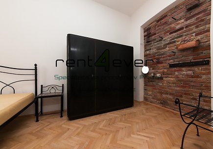 Pronájem bytu, Holešovice, Umělecká, byt 2+1, 60 m2, cihla, sklep, vybavený nábytkem, Rent4Ever.cz