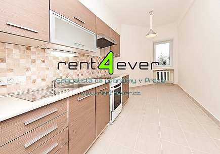 Pronájem bytu, Žižkov, Basilejské náměstí, byt 2+1, 72 m2, cihla, komora, výtah, balkon, nezařízený, Rent4Ever.cz
