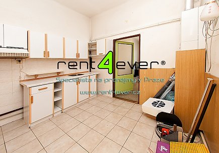 Pronájem bytu, Libeň, Kovářská, 3+1, 75 m2, cihla, komora, nezařízený, Rent4Ever.cz